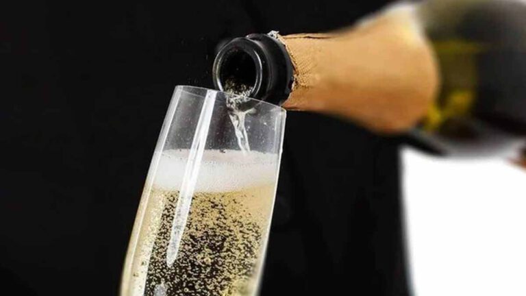 Bon plan Lidl : ces 4 bouteilles de champagne seront remboursées par l’enseigne entre le 13 et le 17 décembre